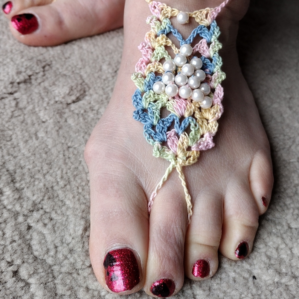 Barefoot Sandals in pastel variegated and pink "pearls"